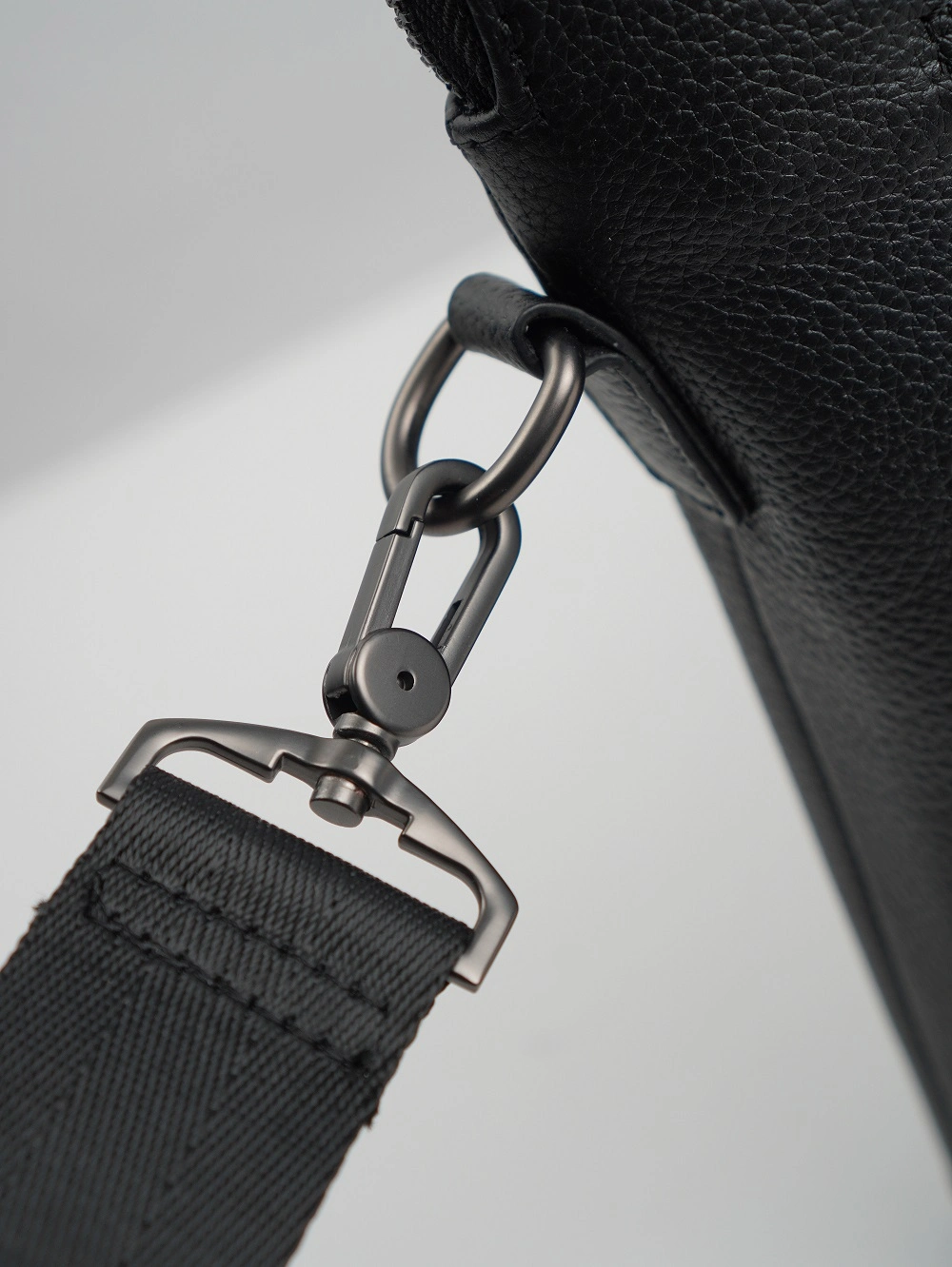 Мужской кожаный портфель DE-GOSA, чёрный — арт. 453-70